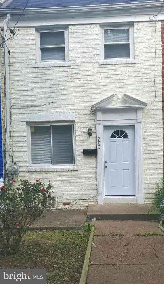 House For Sale in 200, 35th Street Northeast, Washington, District of Columbia