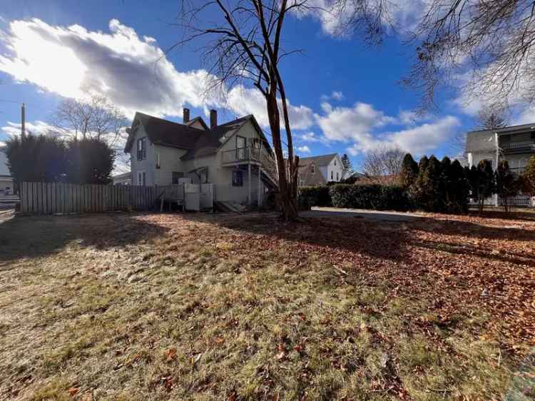 Multi-family house For Sale in 99, Williams Street, Norwich, Connecticut