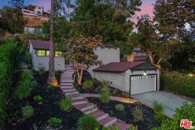 Single-family house For Sale in 7965, Hollywood Boulevard, Los Angeles, California