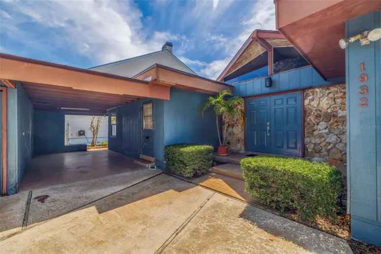 Single-family house For Sale in 1932, Arrowhead Drive Northeast, Saint Petersburg, Florida