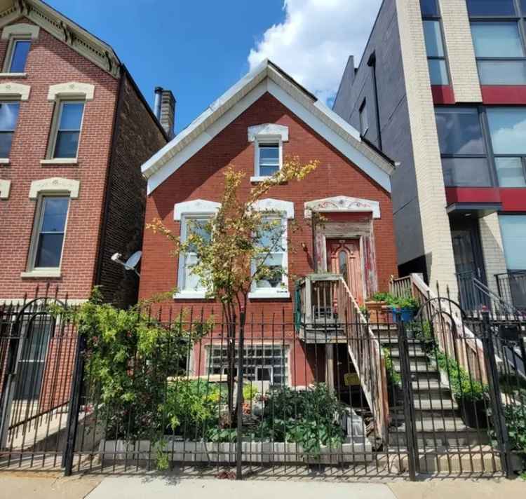 Multi-family house For Sale in 1636, West Augusta Boulevard, Chicago, Illinois