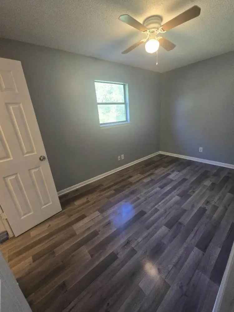 Liberty TX Townhome for Rent - 2 Bed 1.5 Bath Newly Renovated