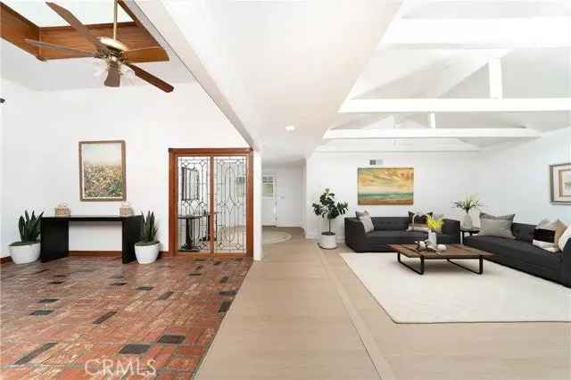 Single-family house For Sale in 16401, Serenade Lane, Huntington Beach, California