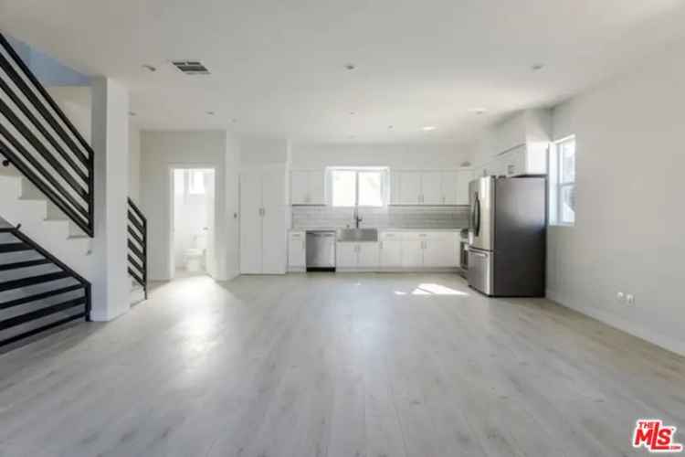 Multi-family house For Sale in 1143, Irolo Street, Los Angeles, California