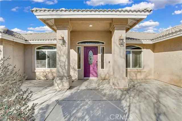 Single-family house For Sale in 4832, Chevoit Road, Phelan, California