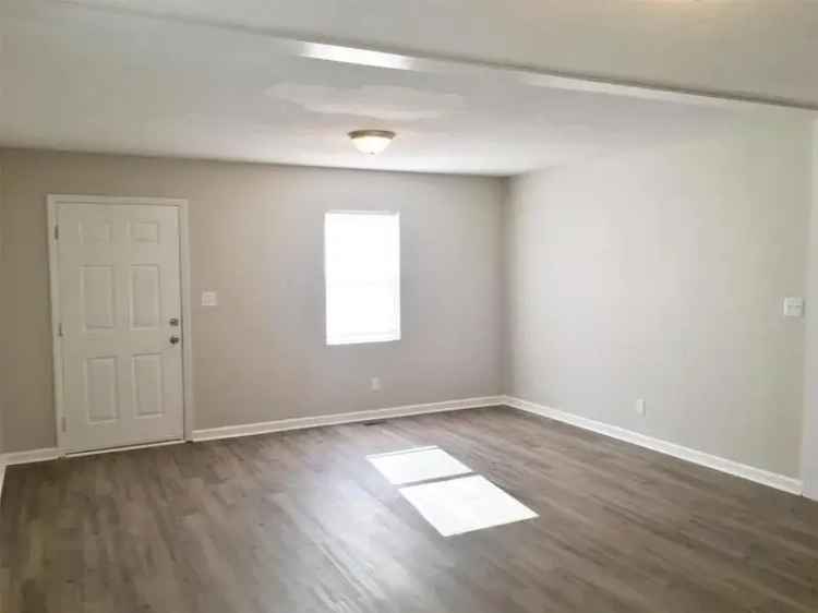 2 Bedroom 1 Bathroom Renovated Apartment in Durham