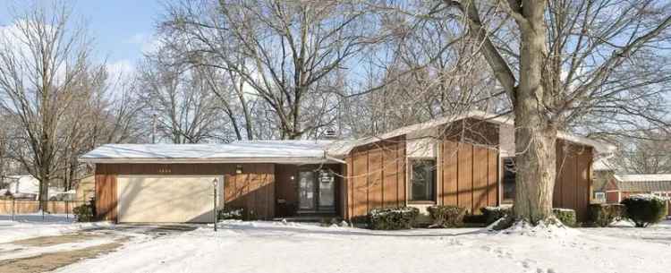 Single-family house For Sale in 1392, Berkshire Drive, South Bend, Indiana