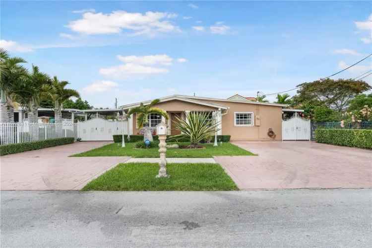 Single-family house For Sale in 1300, Southwest 74th Court, Hialeah, Florida