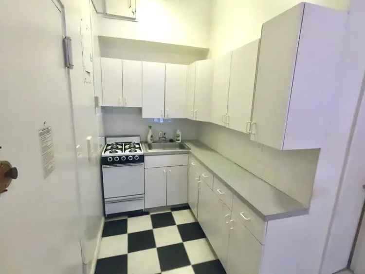 1BR Apartment Near Central Park - Updated Brownstone