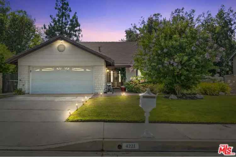 Single-family house For Sale in 4221, Balcony Drive, Calabasas, California