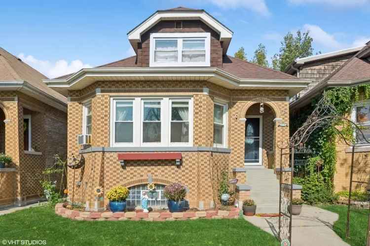 Single-family house For Sale in 5810, West Giddings Street, Chicago, Illinois