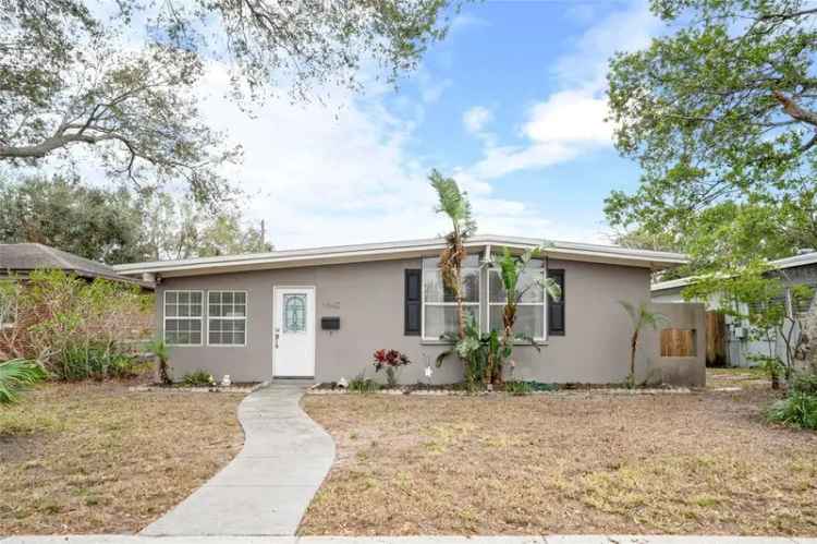 Single-family house For Sale in 1642, 49th Avenue North, Saint Petersburg, Florida