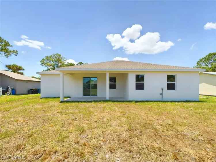 Single-family house For Sale in Cape Coral, Florida