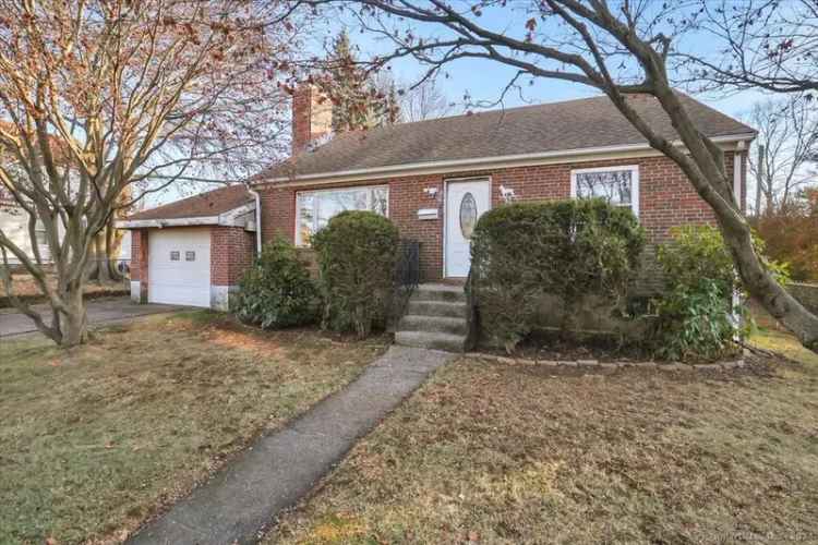 Single-family house For Sale in 39, West Street, New Britain, Connecticut