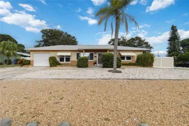 Single-family house For Sale in 1801, 40th Street North, Saint Petersburg, Florida