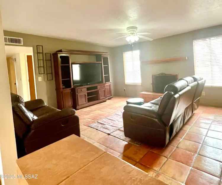 Single-family house For Sale in 7450, East Lakeside Drive, Tucson, Arizona