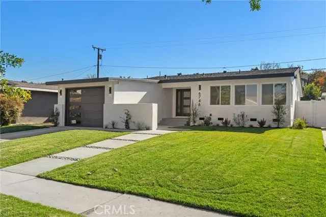 Single-family house For Sale in Long Beach, California