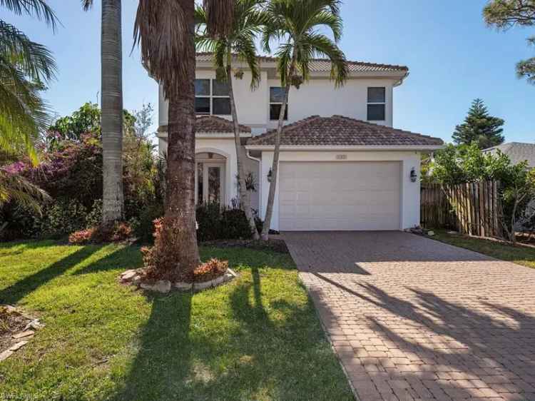 Single-family house For Sale in 636, 102nd Avenue North, Florida