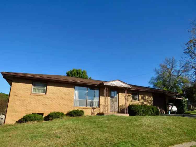 Single-family house For Sale in 105, Kelly Lane, Galena, Illinois