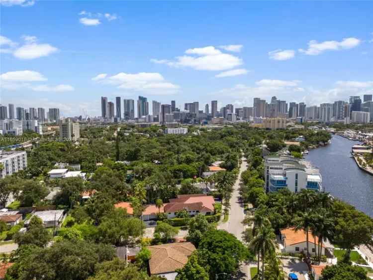 Single-family house For Sale in 1061, Northwest North River Drive, Miami, Florida