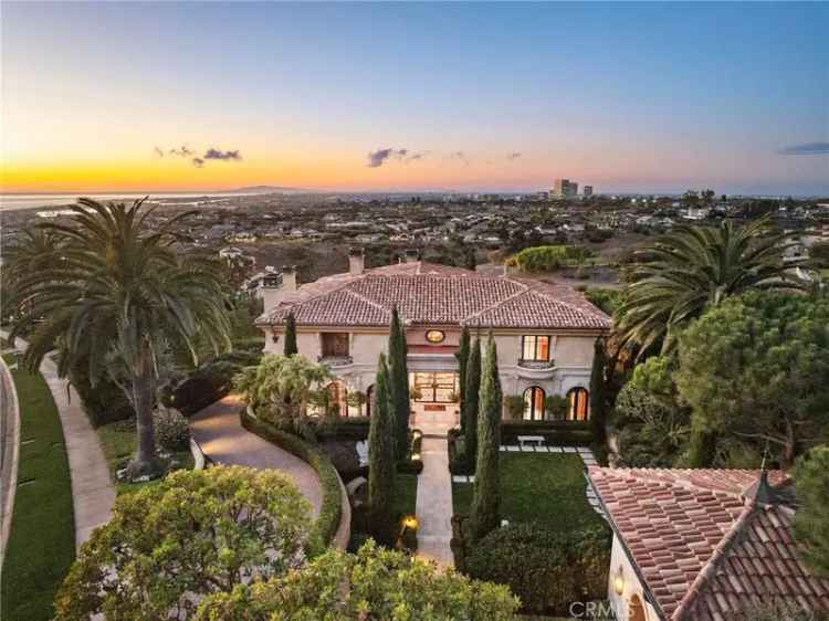 Single-family house For Sale in 11, Premiere Point, Newport Beach, California