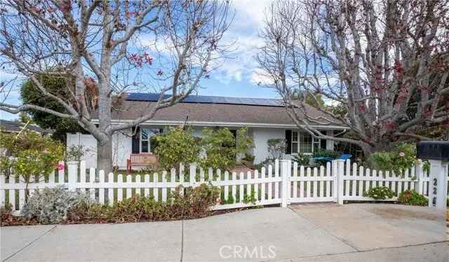 Single-family house For Sale in 226, Santa Isabel Avenue, Costa Mesa, California