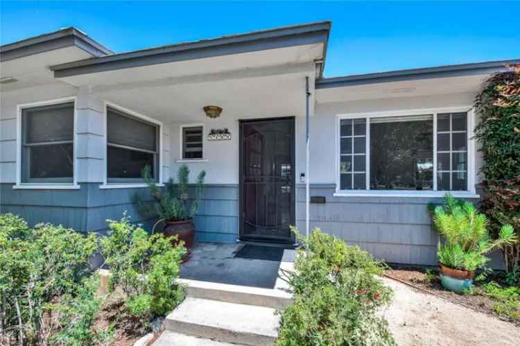 Single-family house For Sale in 1135, West 10th Street, Santa Ana, California