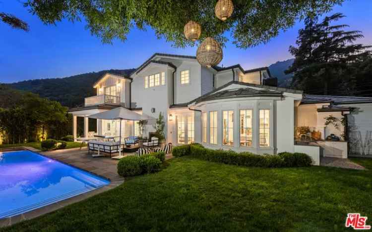 Single-family house For Sale in 3348, Mandeville Canyon Road, Los Angeles, California