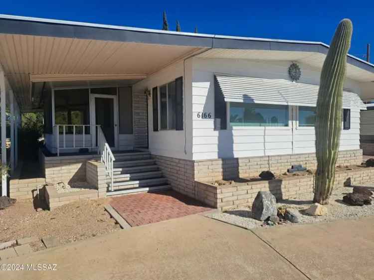 Single-family house For Sale in 6166, West Flying M Street, Arizona