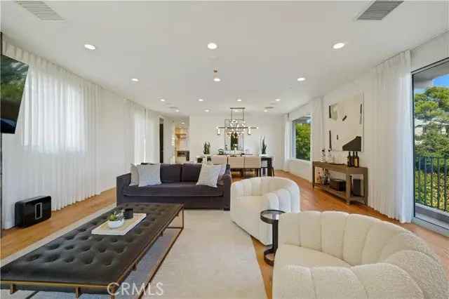 Single-family house For Sale in 3548, Multiview Drive, Los Angeles, California