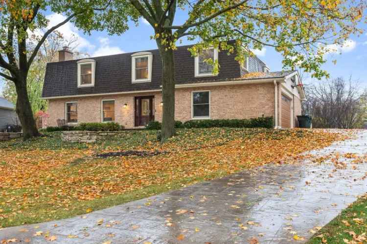 Single-family house For Sale in 612, South Concord Place, Barrington, Illinois