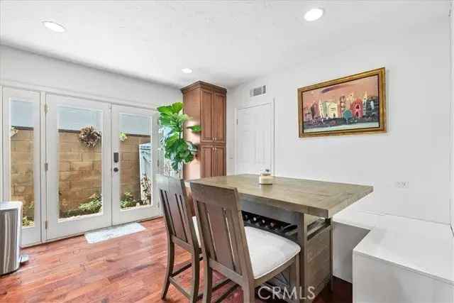 Single-family house For Sale in 21218, Merridy Street, Los Angeles, California