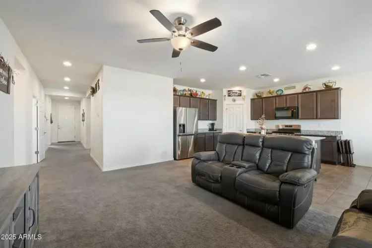 Single-family house For Sale in 628, West White Sands Drive, San Tan Valley, Arizona