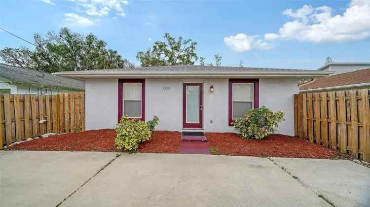 Single-family house For Sale in 2106, Roselawn Street, Sarasota, Florida