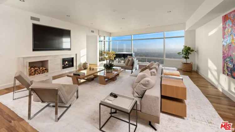 Condo For Sale in Los Angeles, California