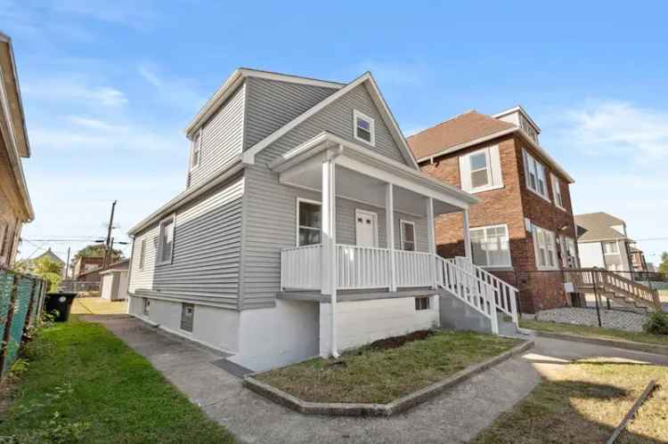 Single-family house For Sale in 3904, Elm Street, East Chicago, Indiana