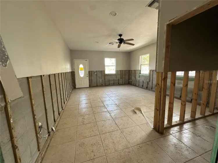 Single-family house For Sale in 690, Broadway Street, Longboat Key, Florida