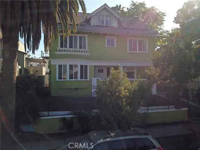 Single-family house For Sale in 216, South Lake Street, Los Angeles, California