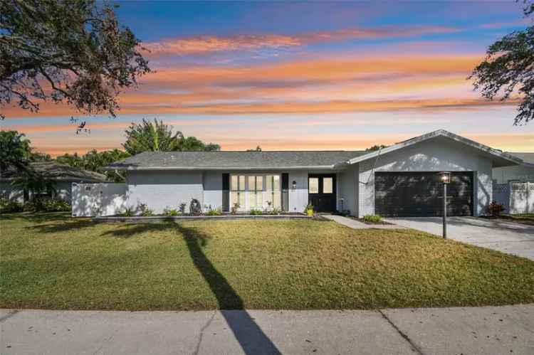 Single-family house For Sale in 3208, San Carlos Street, Clearwater, Florida