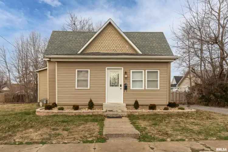 Single-family house For Sale in 1004, West Chestnut Street, Marion, Illinois