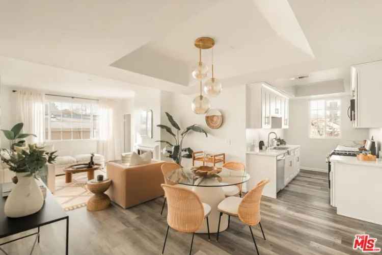 Condo For Sale in 5051, Rosewood Avenue, Los Angeles, California