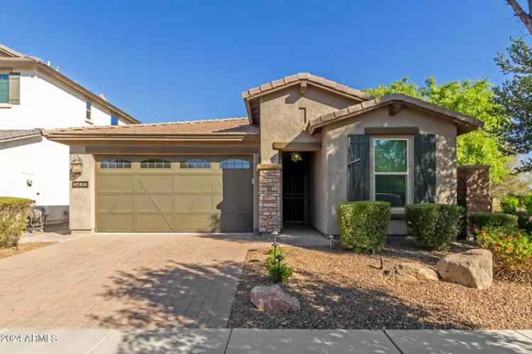 Single-family house For Sale in 3432, East Strawberry Drive, Gilbert, Arizona