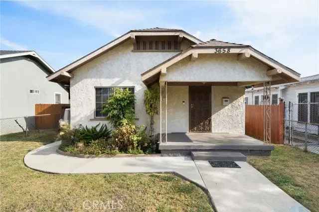 Single-family house For Sale in Los Angeles, California