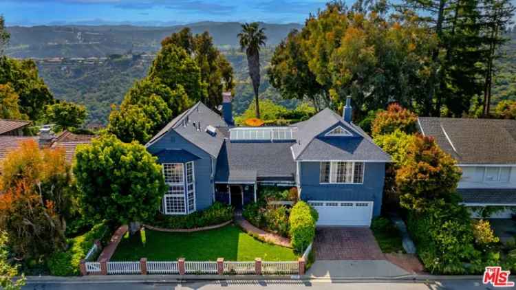 Single-family house For Sale in 2179, Linda Flora Drive, Los Angeles, California