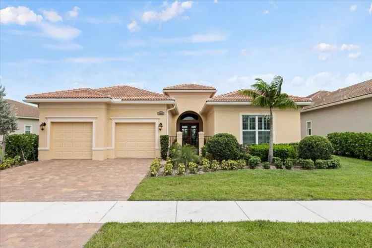 Single-family house For Sale in Port Saint Lucie, Florida