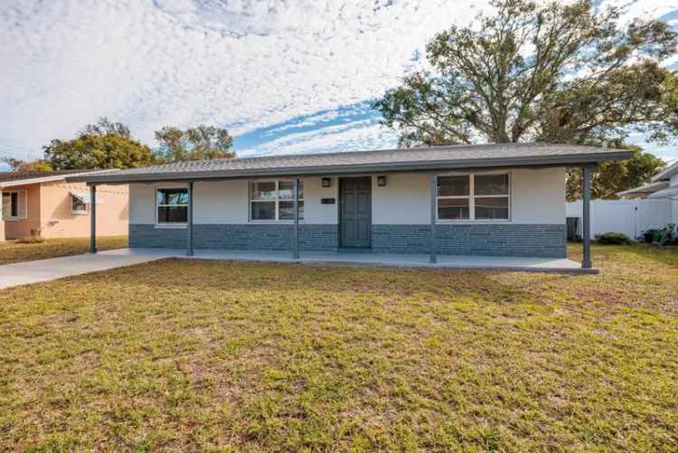 Single-family house For Sale in 235, Southeast Madison Circle North, Saint Petersburg, Florida