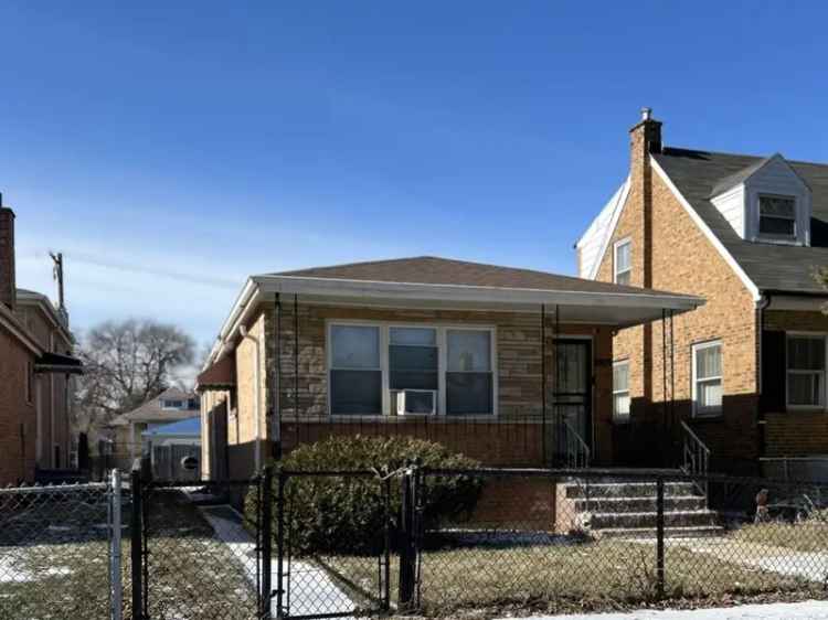 Single-family house For Sale in 8924, South Parnell Avenue, Chicago, Illinois