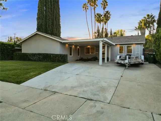 Single-family house For Sale in 6153, Debs Avenue, Los Angeles, California