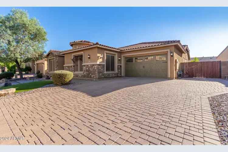 Single-family house For Sale in 2299, East Saddlebrook Road, Gilbert, Arizona