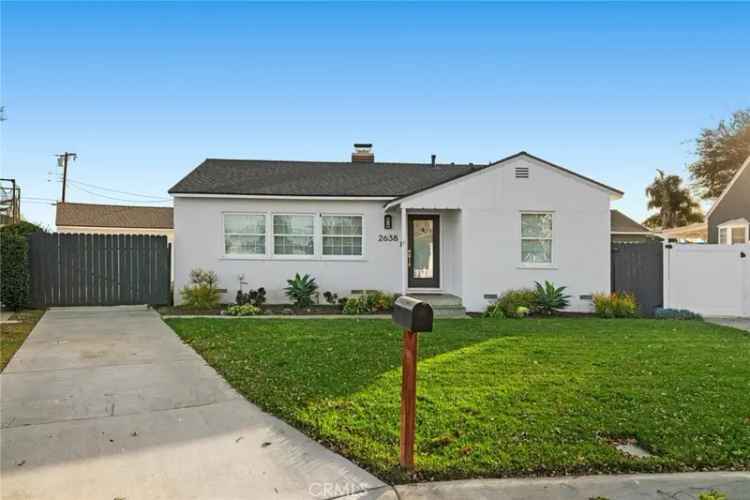 Single-family house For Sale in 2638, Riverside Drive, Costa Mesa, California